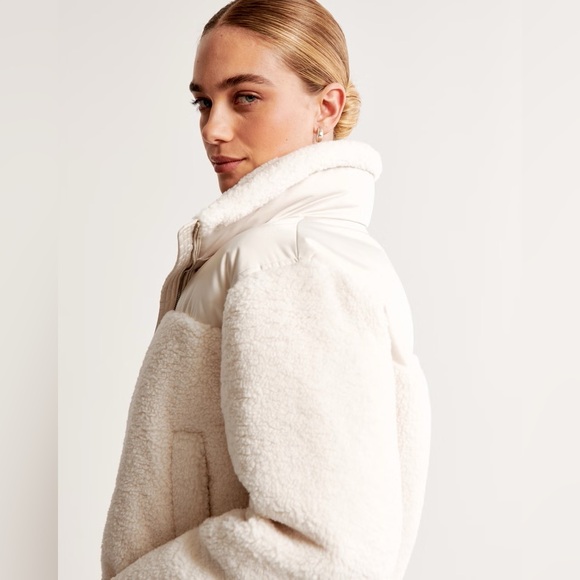 New with tags Abercrombie Sherpa Mini Ultra Puffer in Cream - Picture 3 of 5